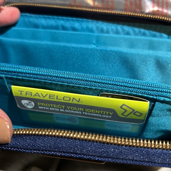 Travelon wallet Unisex Safe ID RFID Blocking Blue Nylon Zip Around NWT - Picture 2 of 6